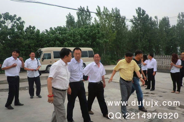 遼寧商會經(jīng)貿(mào)團做客杜甫機械
