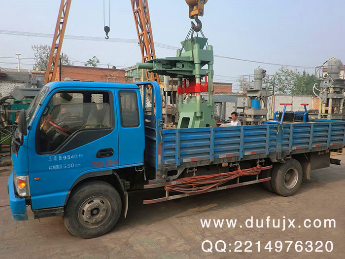 廣東魚餌壓塊機發(fā)貨現場